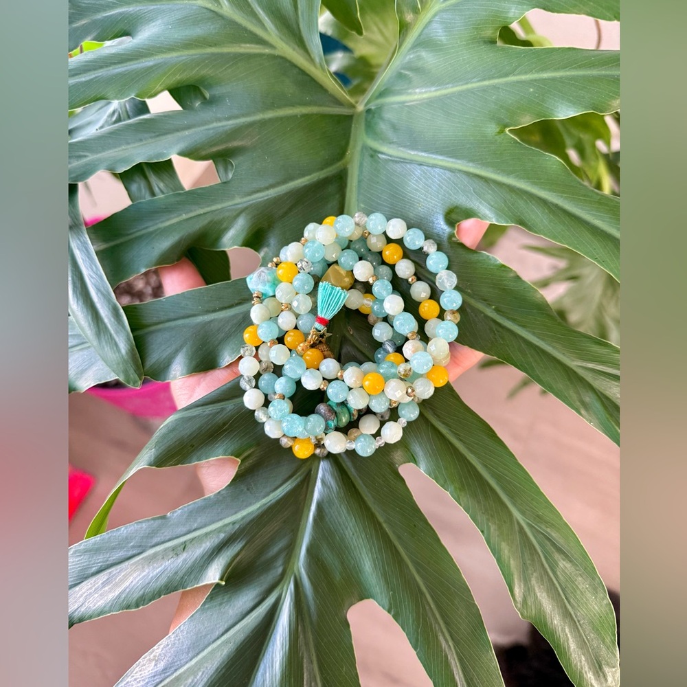 Elegant Beaded Bracelet in Green and Yellow